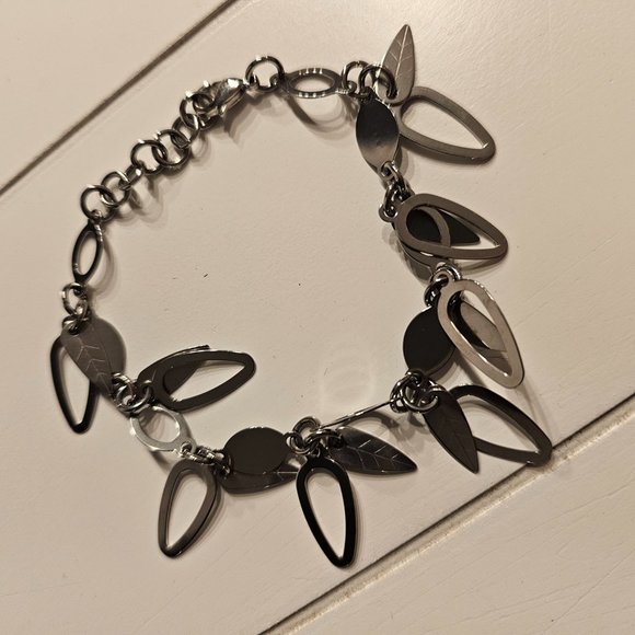 Stainless steel leaves chain bracelet - Picture 2 of 3